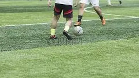 周琦胡金秋率中国男篮挑战韩国，五棵松体育馆激战正酣